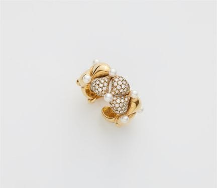 Chopard
An 18k yellow gold diamond and pearl "Push