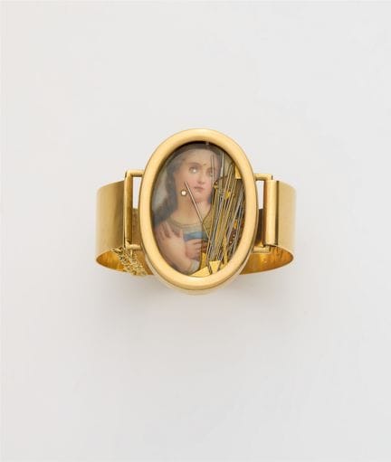 Falko Marx
A German 18k yellow gold kinetic capsul