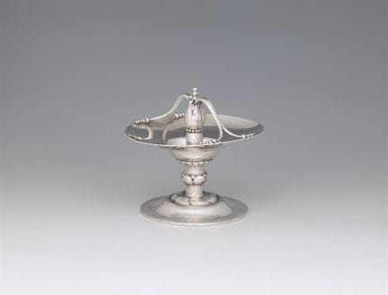 Georg Jensen
Rara zuccheriera

Argento. Coppa oval