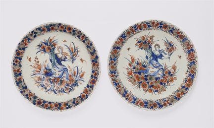 Deux assiettes représentant une allégorie de Flore