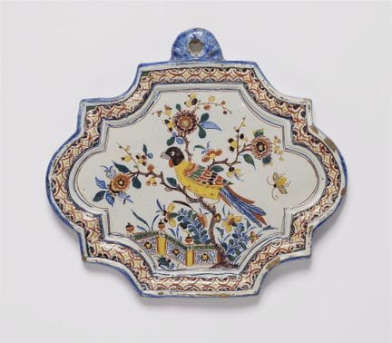 Petit plateau décoré d'un oiseau exotique

Faïence