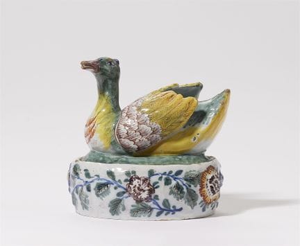 Beurrier avec canard nichant

Faïence, décor color