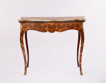 Tavolo da gioco in stile Giorgio III

Legno di ros