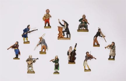 齐岑豪森大型管弦乐团中的十二尊人物雕像

赤陶，原版油画彩绘，纸质。其中四尊雕像曾进行过早期修复。指