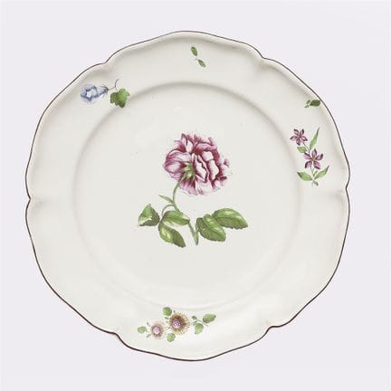 Strasburgo
Piatto con rosa

Faience, decorazione a