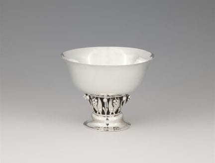 Georg Jensen
Piatto con piede n. 197

Argento. Bas