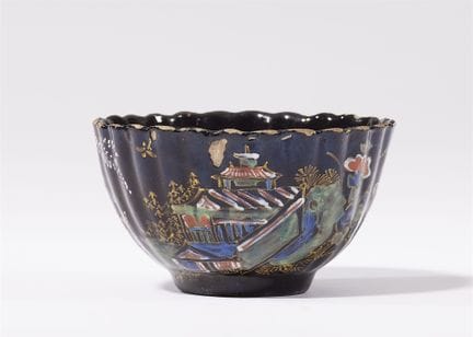 Petite tasse « Delft noir » à motifs de chinoiseri