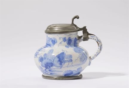 Delft
Cruche sphérique à motifs de chinoiserie

Fa