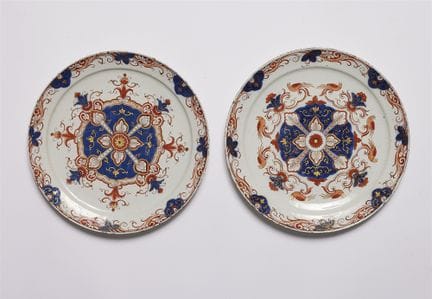 Deux assiettes « Delft doré » à décor Imari

Faïen