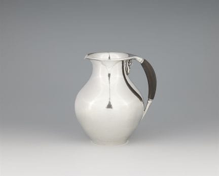 Jørgen Jensen
Georg Jensen
Brocca n. 385

Argento.