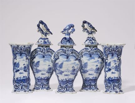 Ensemble de vases en cinq pièces

Faïence, décor b