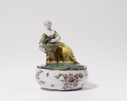Terrine ornée d’une allégorie figurative de l’auto