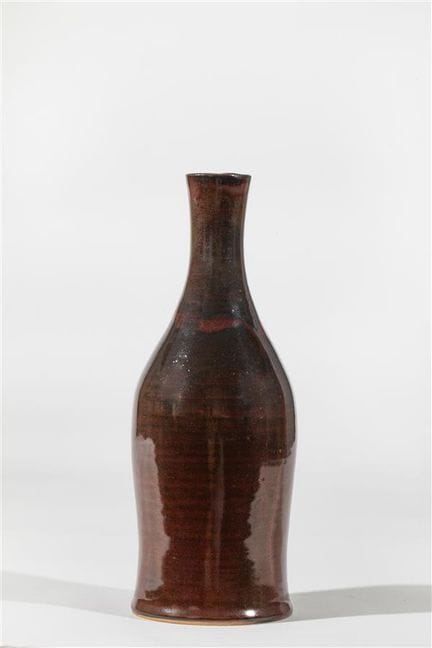 CONTEMPORARY ART
Curved stoneware bottle vase with