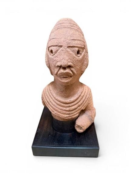 NOK - NIGERIA
Terracotta bust of a dignitary.
On a