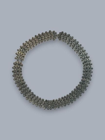 [JOYAS]
Lote de joyas de plata compuesto por: 
- C