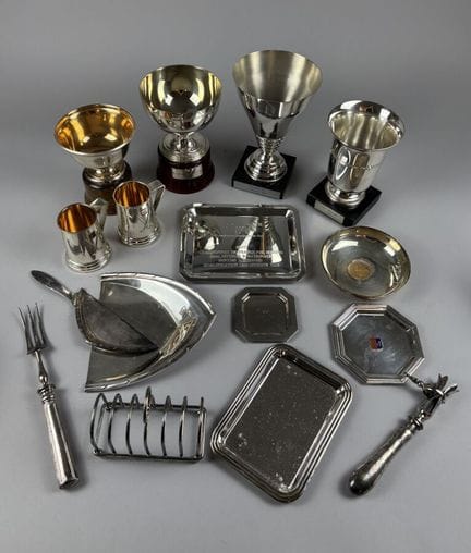 Silver plated metal set
A silver plated metal set 