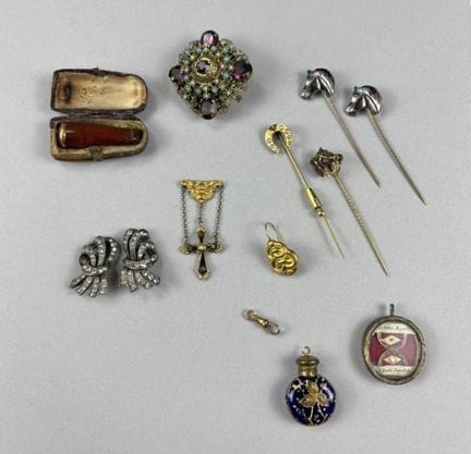 [LOTE DE BIJUTERÍA DE FANTASÍA]
Conjunto de metal 