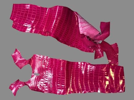 [LEATHER HANDLE]
Lot of dozens of fuchsia-pink dye