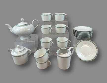 BERNARDAUD "Gemme vert" model
Porcelain tea set wi