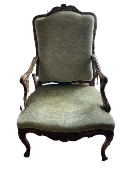 Fauteuil en chêne mouluré et sculpté, piètement ga