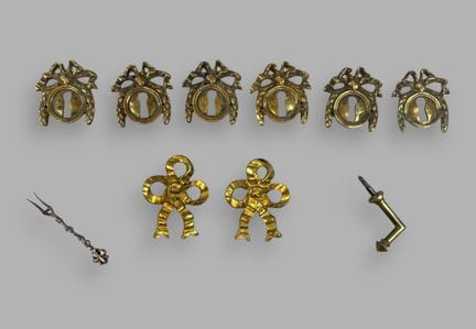 [BRONZE DORÉ]
Lot en bronze doré et laiton compren