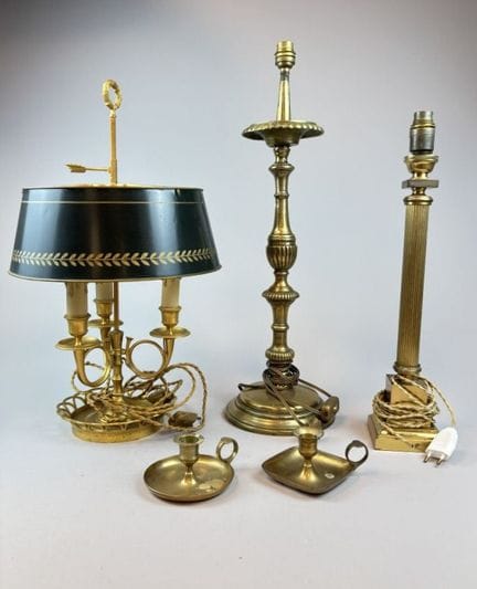 LAMP SET 
Brass set consisting of: 
- Three-light 