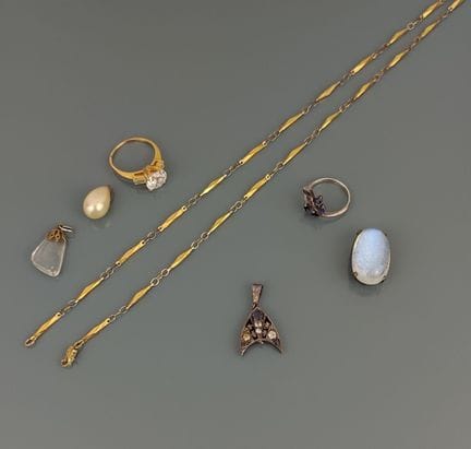 Conjunto de plata de ley 800°/°° compuesto por:
- 