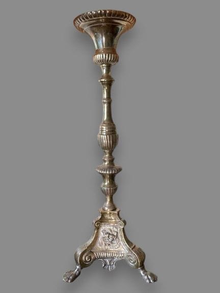 Pique cierge d'église en métal doré monté en lampe