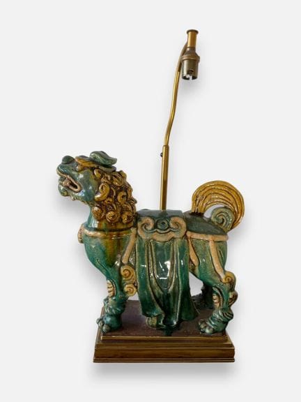 ASIE
Chien de Fô en grès émaillé vert et ocre mont
