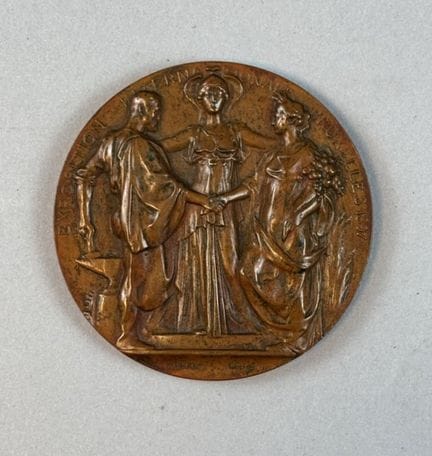[MEDALLA]
Medalla circular de bronce con pátina ma