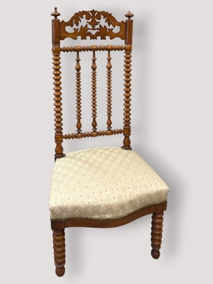 Chaise en bois tourné, haut dossier à barreaux ann