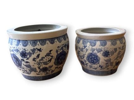 CHINE
Ensemble de deux caches pots en porcelaine à
