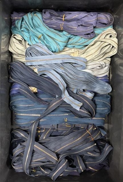 [ZIP BAGS]
Set of 4 zip bags in various colors.

C