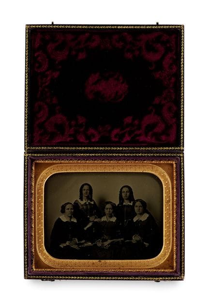 Fotografie ritrattistiche

 

Ambrotipia raffigura