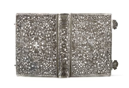 Einbände - Silbereinband

 

Aufwendiger Buchdecke