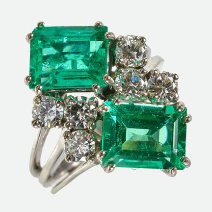 ANELLO CON SMERALDO E BRILLANTI:
Modello di grande