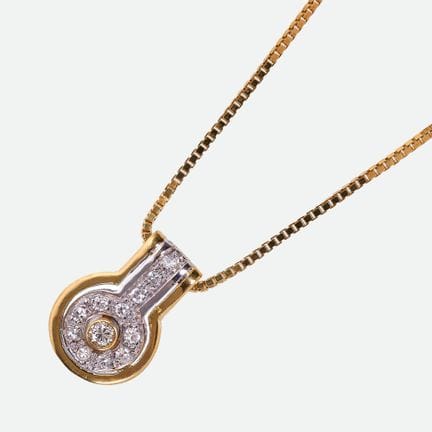 PENDENTIF EN DIAMANTS AVEC CHAÎNE :
Modèle origina