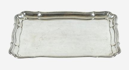 盘子：维也纳，约1872-1922年，
略微凹陷的长方形，边缘呈恰到好处的弧形
800纯银，带有“迪