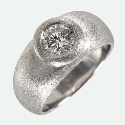 ANELLO CON BRILLANTE:
Creazione massiccia in plati