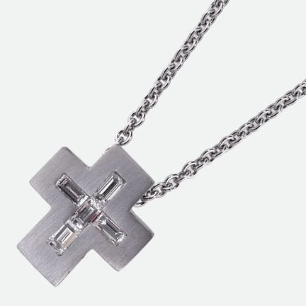 PENDENTIF EN DIAMANTS AVEC CHAÎNE :
Pendentif mode