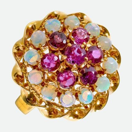 ANELLO CON OPALE E RUBINO:
Creazione straordinaria
