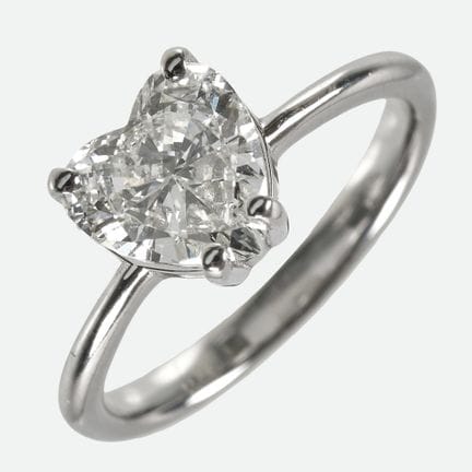 ANELLO CON DIAMANTE:
Elegante creazione in oro bia