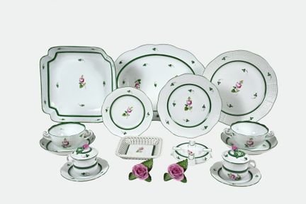 餐具套装：赫伦德（Herend），20世纪后半叶（赫伦德瓷器制造厂），
43件。Osier款式，“维