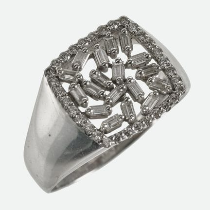 ANELLO CON DIAMANTE:
Straordinario modello in oro 