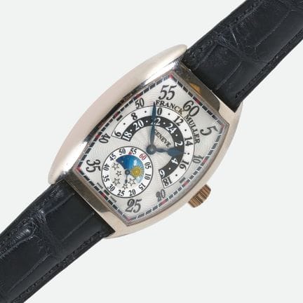 法兰克·穆勒（FRANCK MULLER）：男士腕表“Cintrée Curvex 逆跳时针昼夜显示