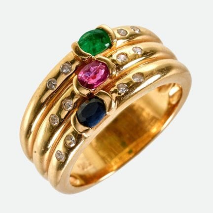 ANELLO CON PIETRE PREZIOSE:
Incantevole creazione 