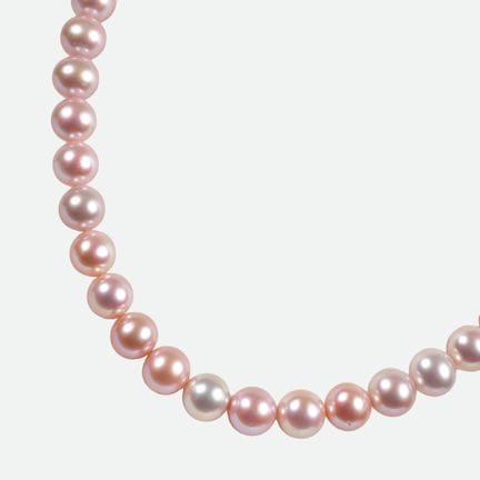 COLLIER DE PERLES :
Élégante suite de 42 perles de