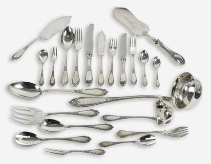 餐具：不来梅，20世纪（BSF/不来梅银器厂），
共183件：18把餐叉、20把餐刀、18把餐勺、1