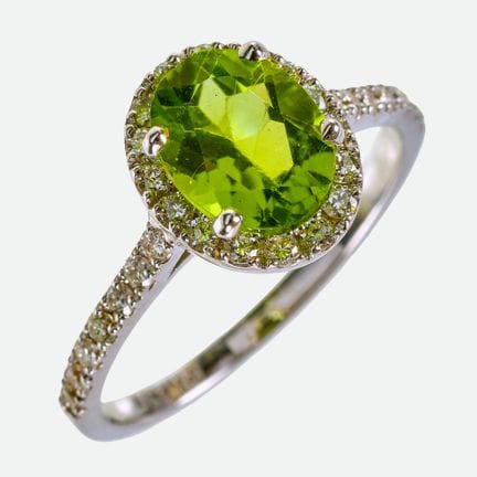 ANELLO CON PERIDOTO E DIAMANTI:
Elegante anello in