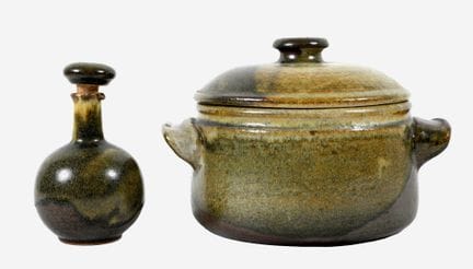 夏帕拉兹，爱德华（伊韦尔东 1921 — 2016 杜伊耶）：油壶和陶罐
均为石质陶器，施以褐色釉
